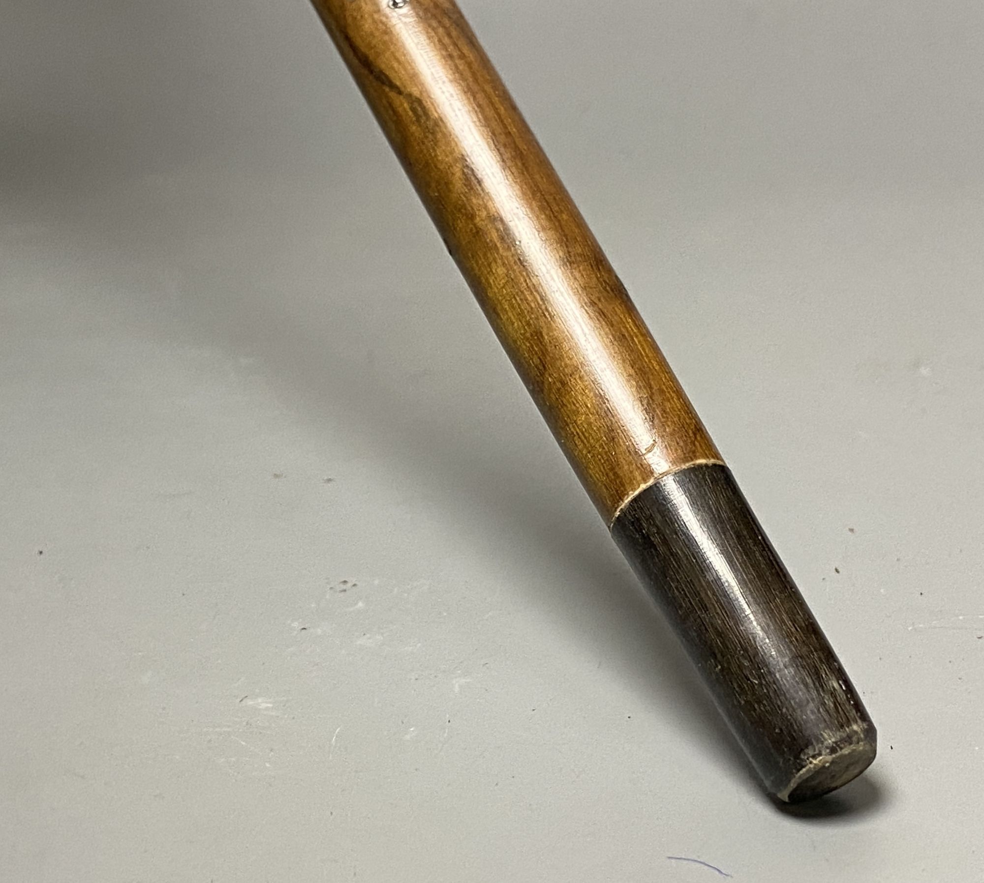 A modern 1980s silver mounting wooden walking cane, the handle decorated with hunting hound and game bird, 88.5cm